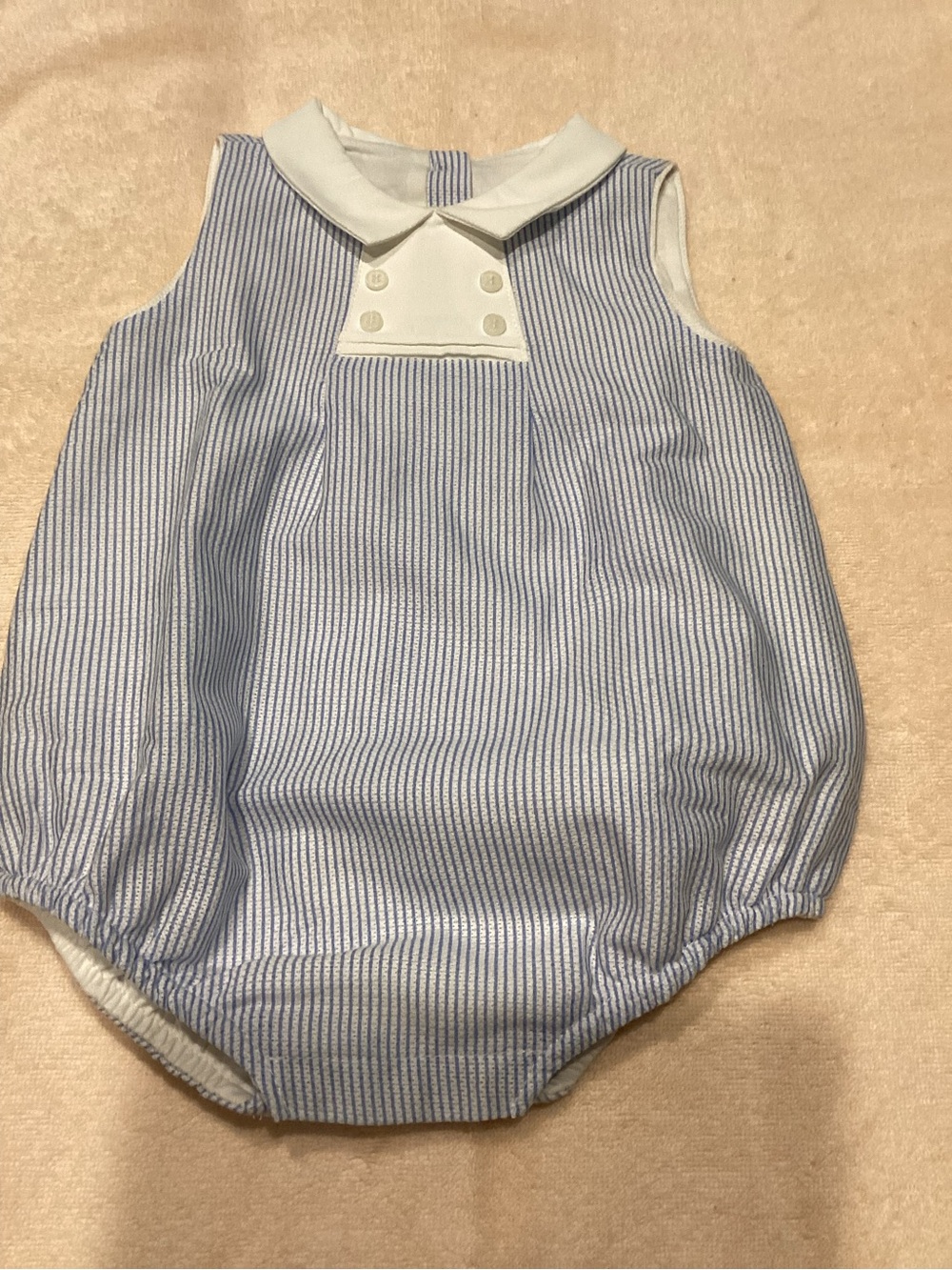 Baby outfits in blue and white. 5 outfits and 3 pairs of shorts - Picture 6 of 13
